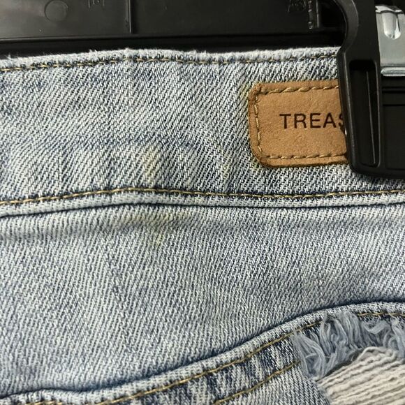 Treasure & Bond Mid Rise Relaxed Distressed Jeans Shorts Size 28 - Picture 4 of 7